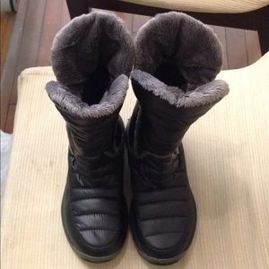 The North Face Youth Amore II black boot size 4